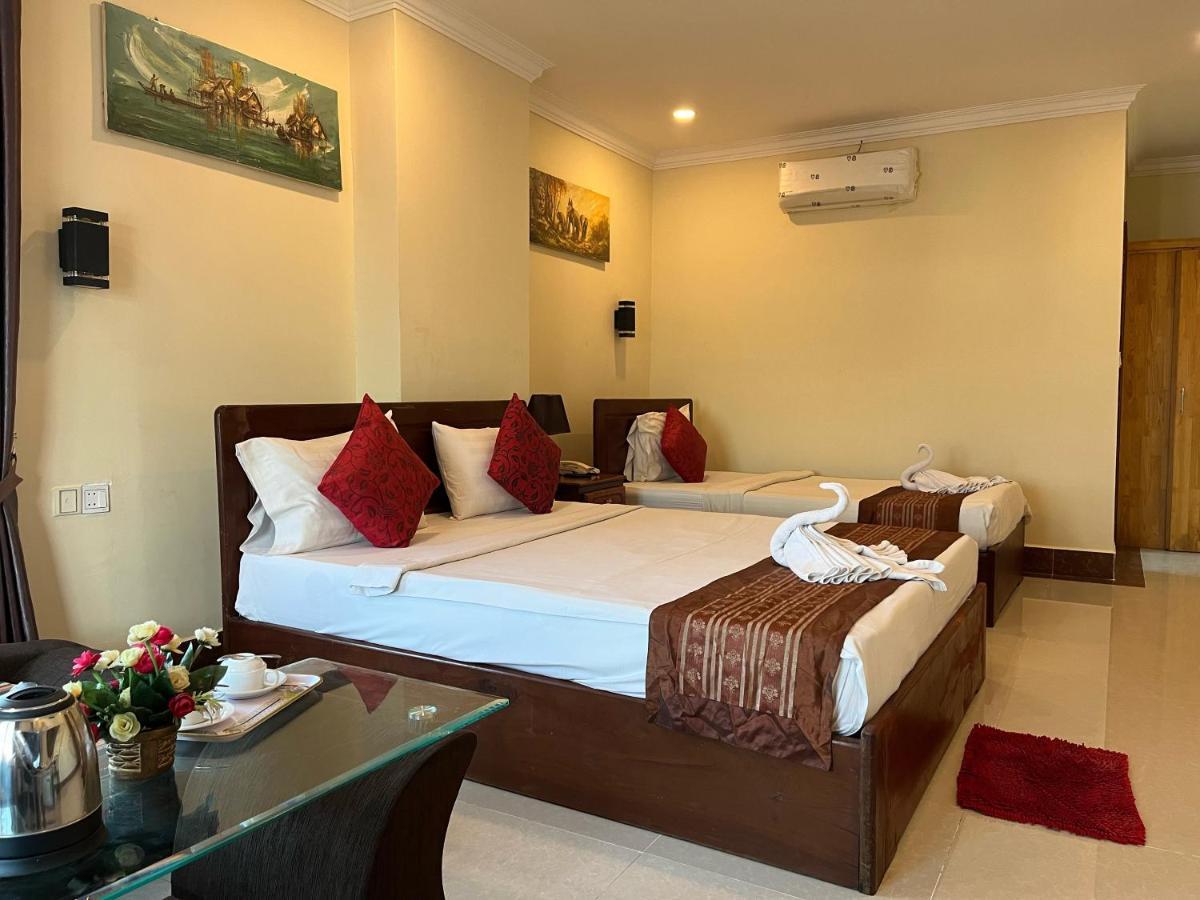 Queenwood Hotel Phnom-Penh Buitenkant foto