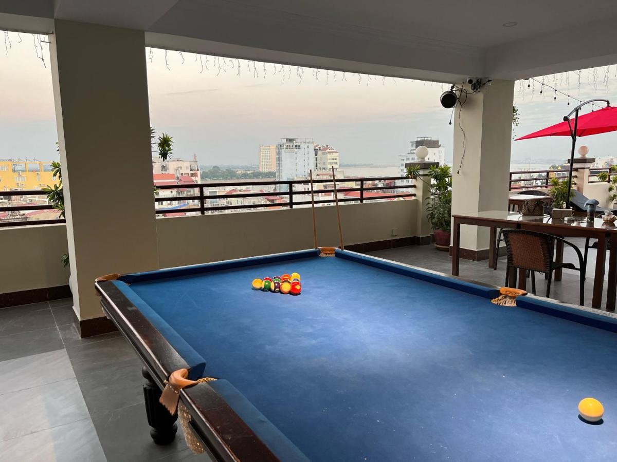 Queenwood Hotel Phnom-Penh Buitenkant foto