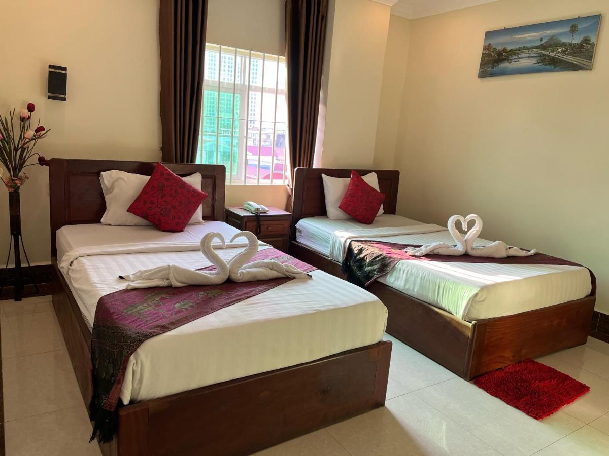 Queenwood Hotel Phnom-Penh Buitenkant foto