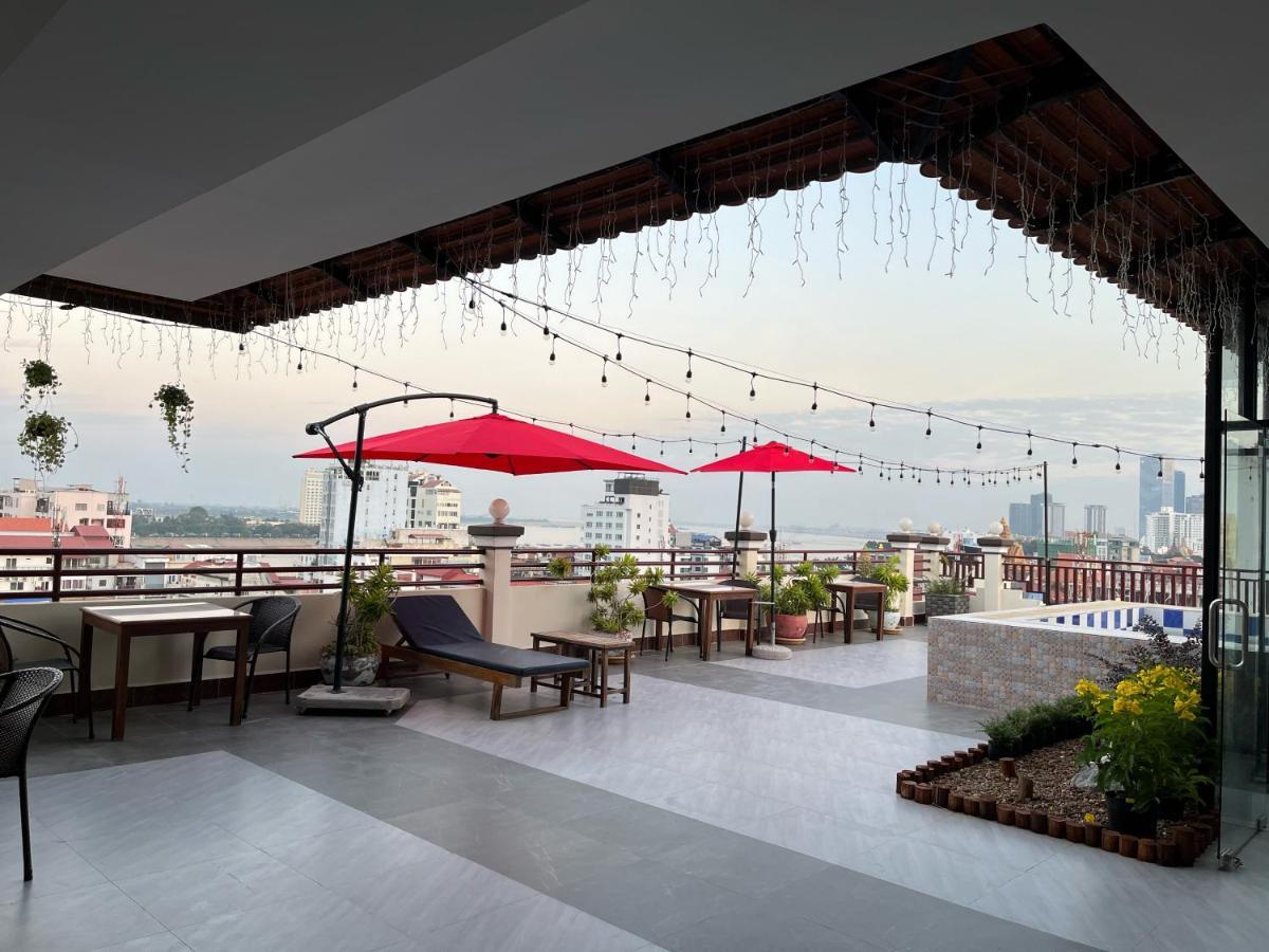 Queenwood Hotel Phnom-Penh Buitenkant foto