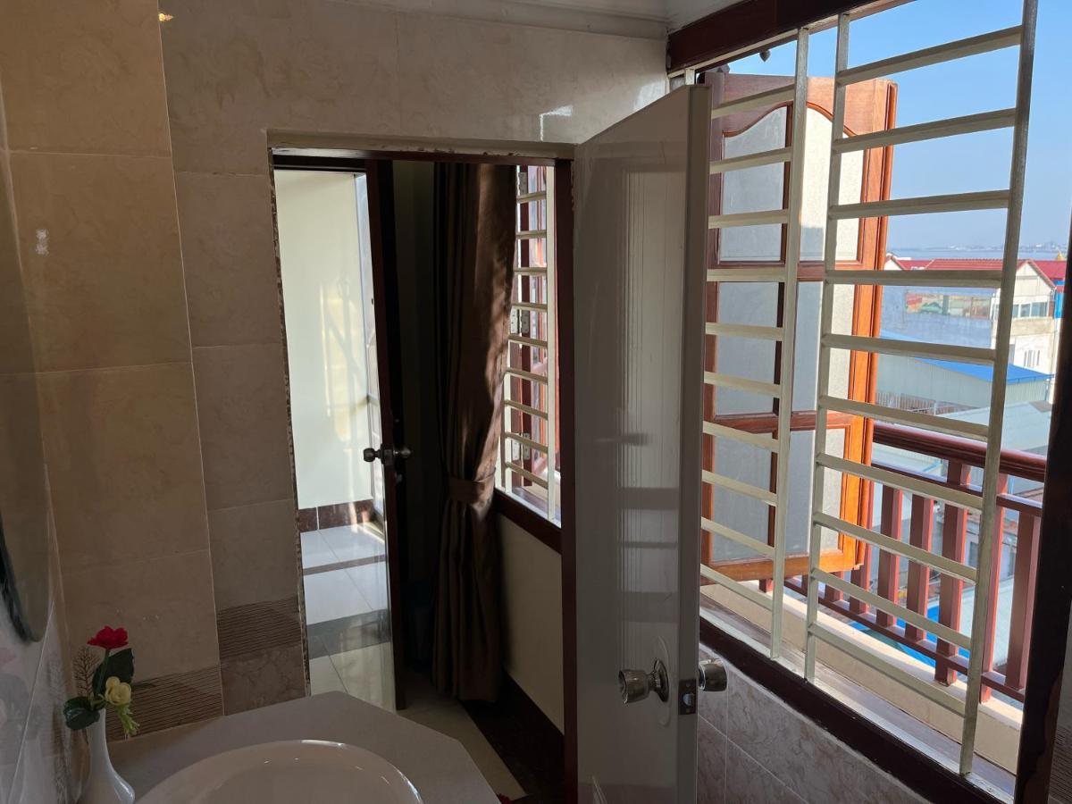 Queenwood Hotel Phnom-Penh Buitenkant foto