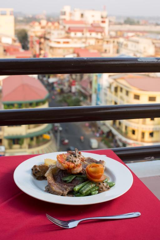 Queenwood Hotel Phnom-Penh Buitenkant foto