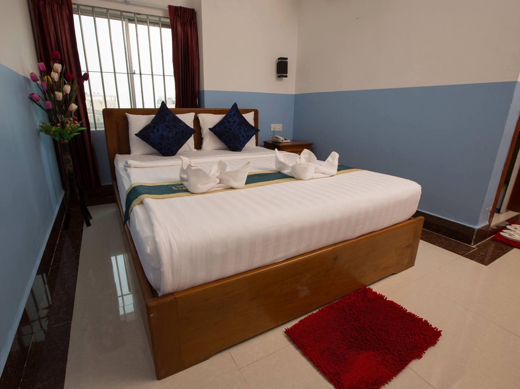 Queenwood Hotel Phnom-Penh Buitenkant foto