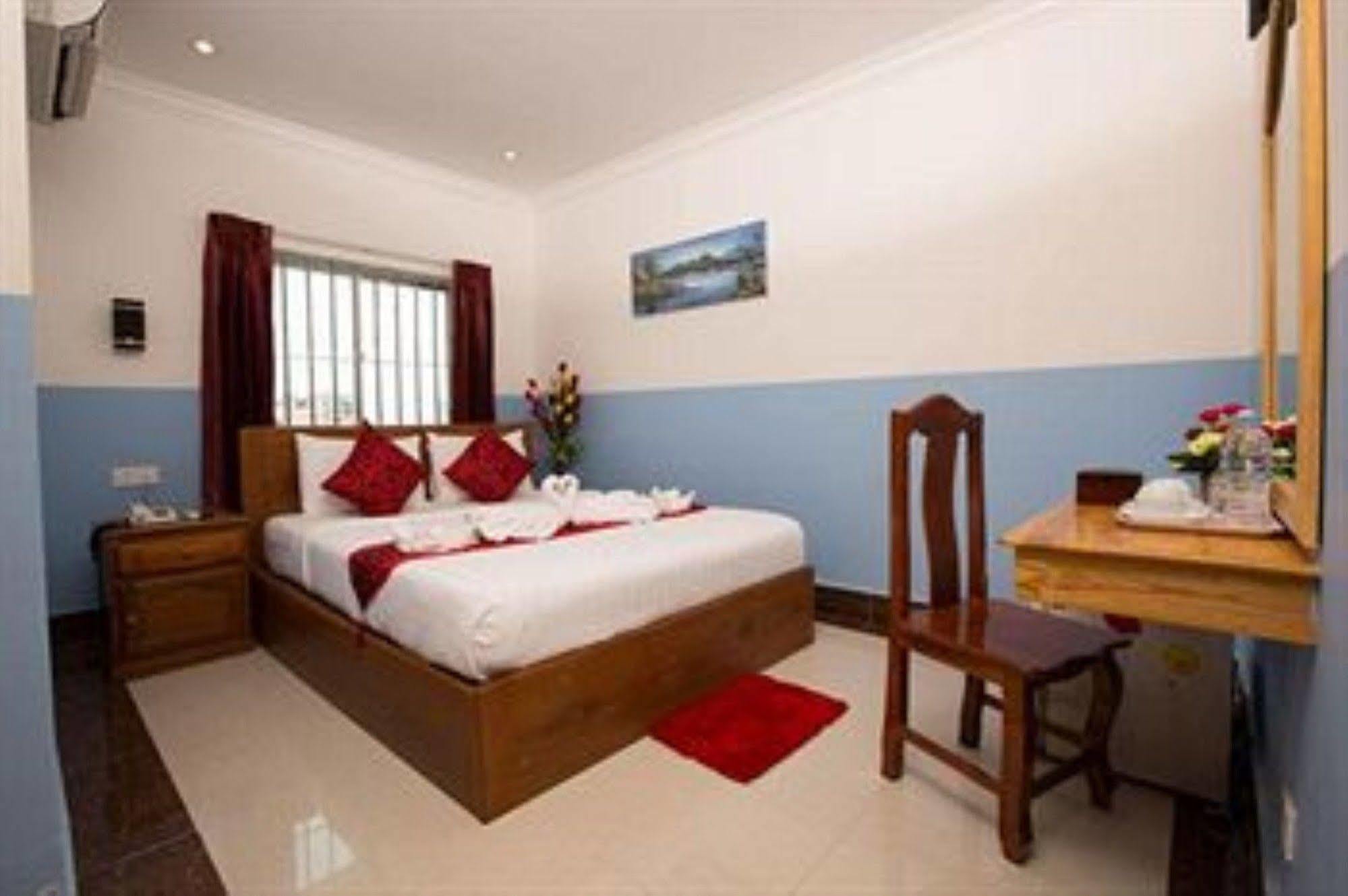 Queenwood Hotel Phnom-Penh Buitenkant foto